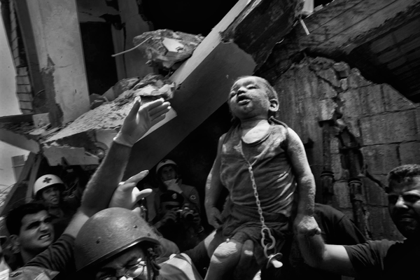 qana, lebanon 2006 © michael robinson chavez/the washington post